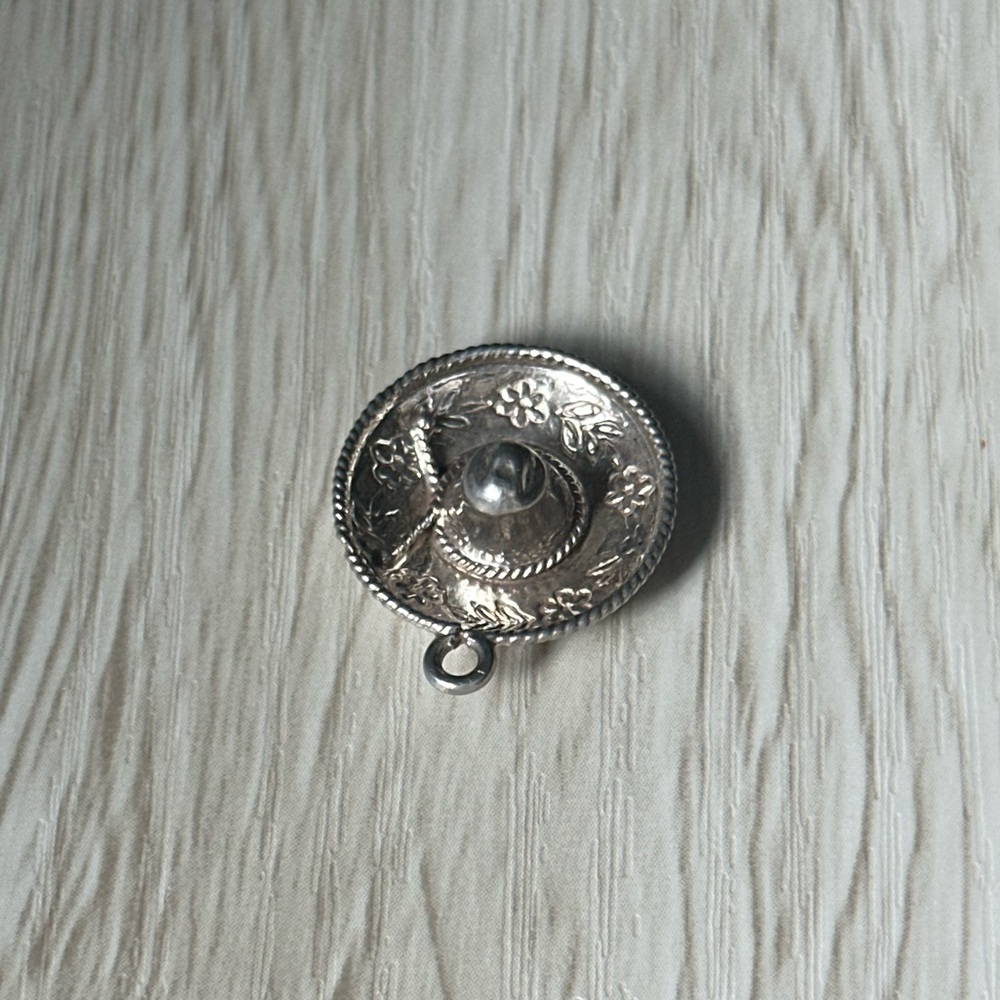 • 𝗦𝗺𝗮𝗹𝗹 • Vintage 925 Sterling Silver Sombrero Charm Pendant